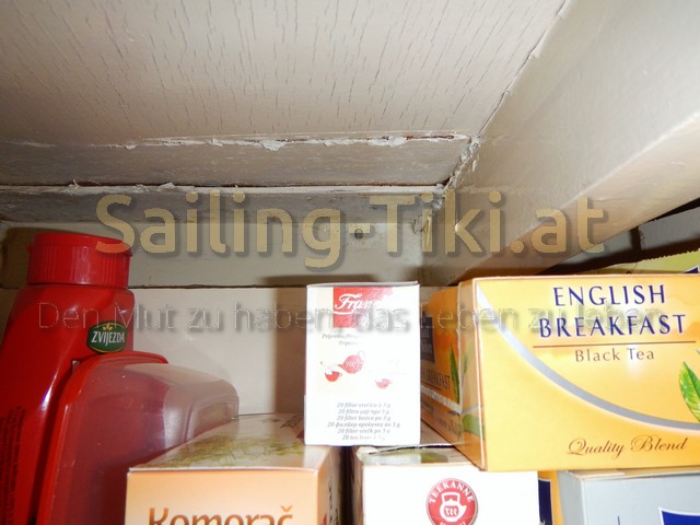 Kuechenschapp mit Tee